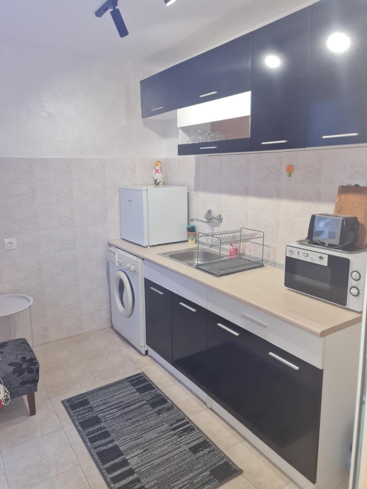 Day And Night Apartment Veliko Tarnovo Exterior photo