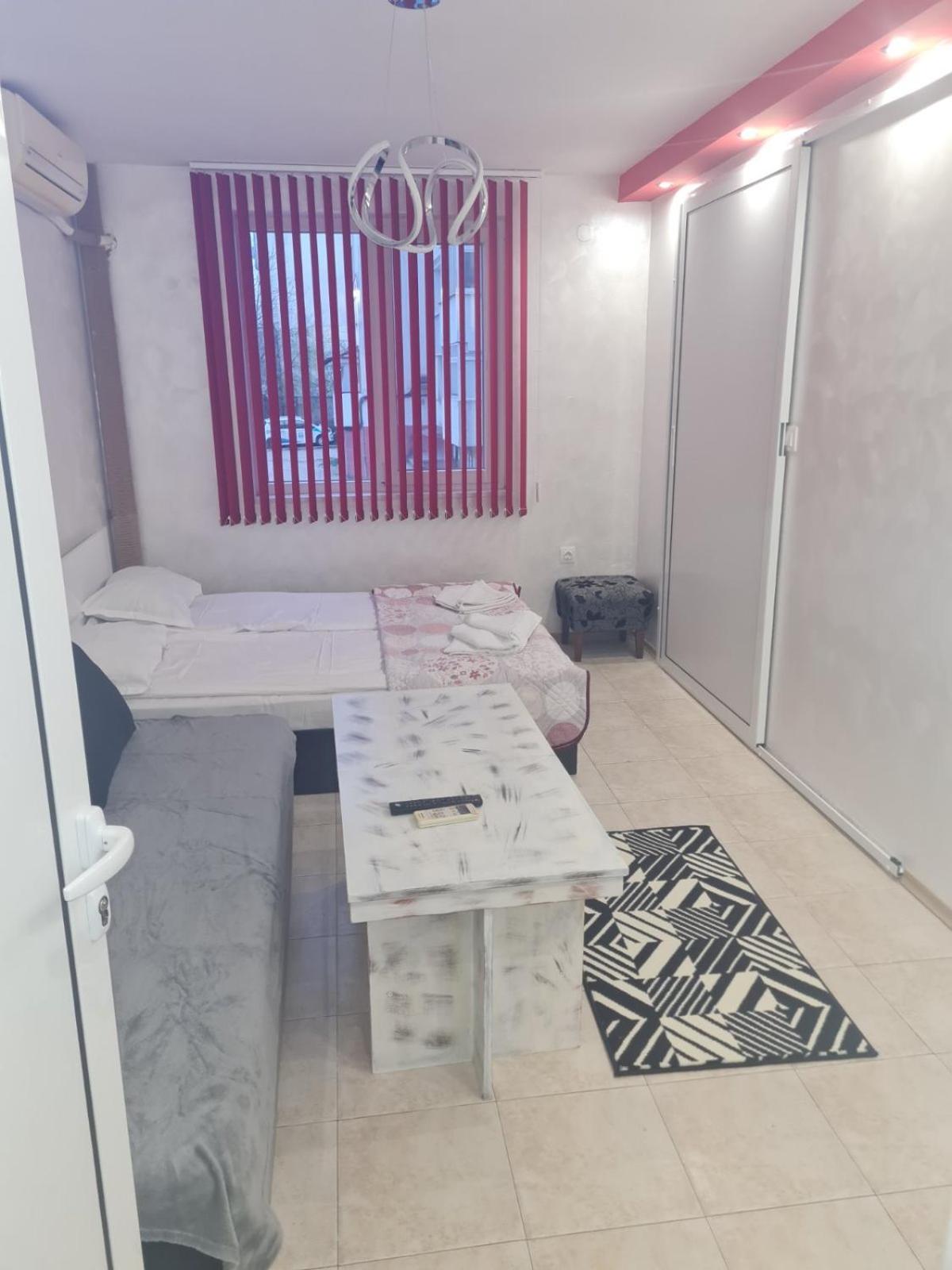 Day And Night Apartment Veliko Tarnovo Exterior photo