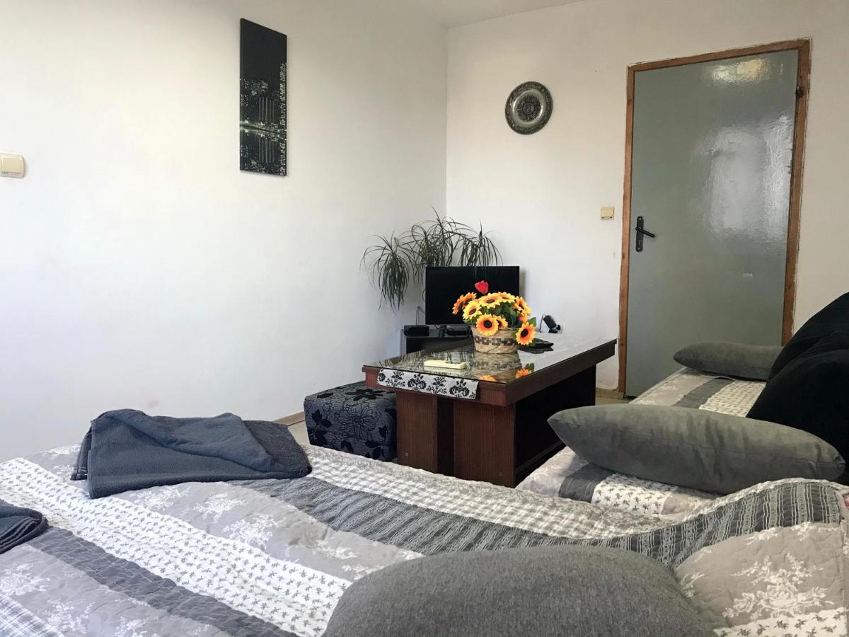 Day And Night Apartment Veliko Tarnovo Exterior photo